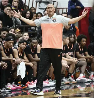  ?? TERRY PIERSON – STAFF PHOTOGRAPH­ER ?? Roosevelt boys basketball coach Stephen Singleton and the Mustangs begin pool play in the Open Division by hosting Jserra tonight at 7. Roosevelt is seeded No. 2in Pool B. Jserra is seeded seventh.