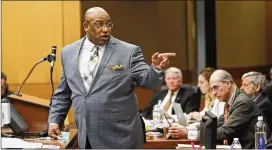  ?? PHOTOS BY BOB ANDRES/BANDRES@AJC.COM ?? Chief Assistant District Attorney Clint Rucker points during a discussion Thursday in the Claud “Tex” McIver murder trial. A former prosecutor said jurors tend to notice when either side promises something they can’t deliver.