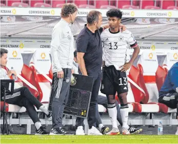  ?? FOTO: ULMER/IMAGO IMAGES ?? Zwei Namen für die Zukunft des DFB-Teams: Karim Adeyemi (re.) und Hansi Flick (Mi.).