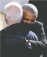  ?? OLIVIER DOULIERY / AFP VIA GETTY IMAGES ?? Former U.S. leader Barack Obama hugs President Joe
Biden during Wednesday's inaugurati­on.