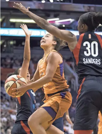  ?? DARRYL WEBB/FOR THE REPUBLIC ?? Phoenix Mercury’s Leilani Mitchell drives to the basket against Washington Mystics defender Latoya Sanders in the first half Sunday at Talking Stick Resort Arena.