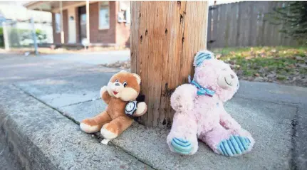  ?? MAX GERSH / THE COMMERCIAL APPEAL ?? Stuffed animals are leaned against a utility pole Tuesday across the street from the scene of a shooting in the 700 block of Josephine Street in Memphis.