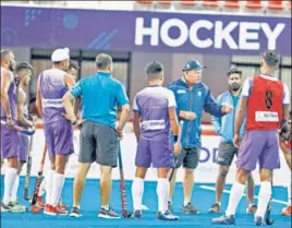  ?? HI PHOTO ?? India chief coach Graham Reid (third from right) has warned his wards to be wary of the speedy Dutch players when they meet in their Pro League match in Bhubaneswa­r on Saturday.