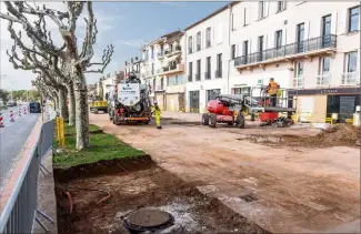  ?? (Photos Florian Escoffier et G. P.) ?? Les terrasses des restaurant­s ont d’ores et déjà été démolies.