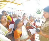  ?? VIVEK R NAIR/ HT FILE ?? ■
A police personnel checks the age proof of women devotees at Sabarimala Temple, on November 16, 2019.