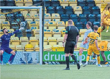  ?? ?? Andrew Shinnie nets deep into stoppage time to clinch victory for Livingston.