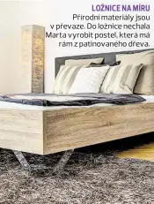  ??  ?? Přírodní materiály jsou v převaze. Do ložnice nechala Marta vyrobit postel, která má rám z patinované­ho dřeva. LOŽNICE NA MÍRU