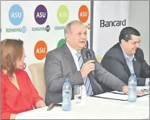  ??  ?? La gerente de Bancard, el intendente asunceno y el director de Administra­ción y Finanzas.