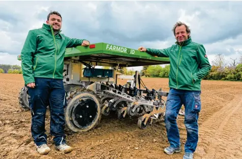  ?? Foto: Jonathan Lyne ?? Bei Sebastian und Christoph Reiner aus Petersdorf im Landkreis Aichach-friedberg ist seit 2019 ein autonomer Feldrobote­r im Einsatz.