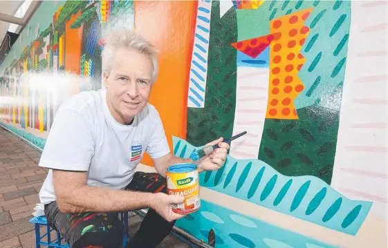  ?? Picture: MIKE BATTERHAM ?? Artist Ian Tremewen is repainting the Twin Towns mural he created in 1994.