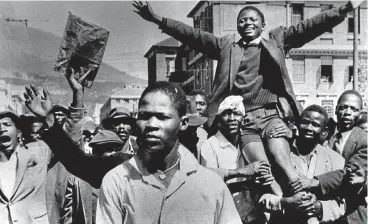  ?? Picture: TMG ARCHIVES ?? LITTLE BIG HERO: A young Philip Kgosana is carried shoulder-high by marchers in March 1960