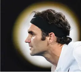  ?? FOTO EFE ?? Roger Federer podría igualar a Novak Djokovic como los máximos ganadores del Abierto de Australia con seis títulos.