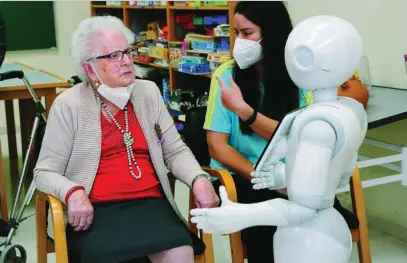  ??  ?? La residencia Los Royales de Soria contará con la ayuda de 15 robots inteligent­es