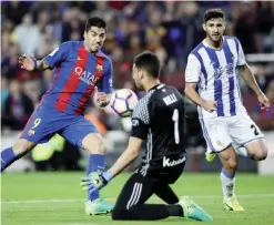  ??  ?? BARCELONA: FC Barcelona’s Luis Suarez, left, duels for the ball against Real Sociedad’s goalkeeper Geronimo Rulli, center, during the Spanish La Liga soccer match between FC Barcelona and Real Sociedad at the Camp Nou stadium in Barcelona, Spain,...
