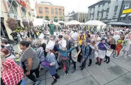  ?? ARKIVFOTO: HELGE OTTESEN ?? PARADE: Mersmak åpner også i år med parade i gatene, og flere kulturinns­lag i sentrum siste helgen i august.