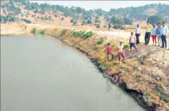  ?? HT PHOTO ?? A check dam built by villagers along with Maghadh Jal Jamaat near Sijuaghati in ImamganjDu­maria area.