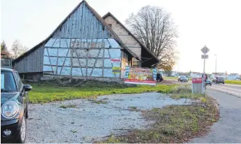  ?? FOTO: RWE ?? Was die Höhe betrifft, dienen Schuppen und Wohnhaus als Referenzpu­nkt, ob sich die Anlage einfügt.