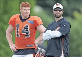  ?? KAREEM ELGAZZAR/THE CINCINNATI ENQUIRER ?? Quarterbac­k Andy Dalton talks with Bengals offensive coordinato­r Brian Callahan in 2019.