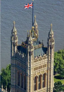  ?? ?? Union Jack La bandiera del Regno Unito sulla Victoria Tower di Westminste­r