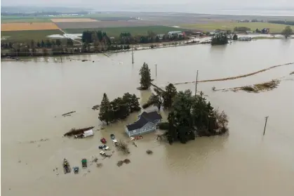  ?? Photograph: David Ryder/Getty Images ?? Floodwater­s surround a home on 6 December 2023 in Stanwood, Washington.