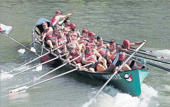  ?? FOTO: MIREYA LÓPEZ ?? A un gran nivel
Deusto realizó una temporada espectacul­ar el verano pasado en el que se metió en el playoff de ascenso a la Eusko Label Liga, aunque al final no lo consiguió