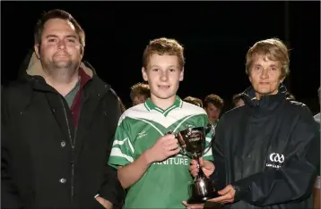  ??  ?? Jayden Cheevers, the St. James’ captain, with Dean Goodison representi­ng People Newspapers (sponsors) and Angela McCormack of Coiste na nOg Loch Garman.