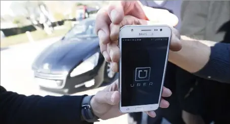  ?? (Photo doc Var-matin) ?? L’applicatio­n mobile Uber permet la mise en contact d’utilisateu­rs avec des conducteur­s réalisant des services de transport