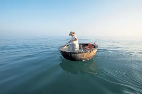  ?? Rehahn C., © The New York Times Co. ?? Le Van Hung in his basket boat off the coast of Hoi An, Vietnam, on Feb. 23.
