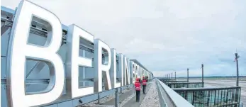  ?? FOTO: DPA ?? Ewige Baustelle: Das Dach des neuen Flughafens Berlin Brandenbur­g Willy Brandt (BER).