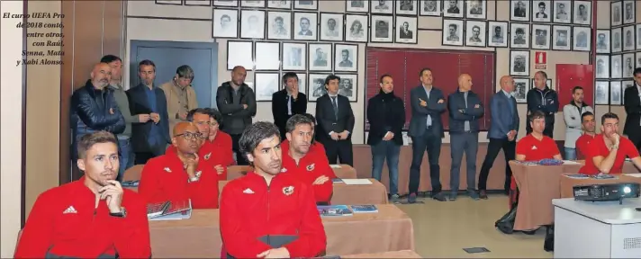  ??  ?? El curso UEFA Pro de 2018 contó, entre otros, con Raúl, Senna, Mata y Xabi Alonso.