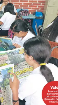  ??  ?? 1. Los alumnos del instituto Eduardo Hernández Chévez, de El Progreso, Yoro, realizan trabajos grupales con los fascículos. 2. Los niños de quinto y sexto grado de la escuela 18 de Noviembre muestran la primera edición de Guardianes del Planeta. 3. Los pequeños de segundo grado de la escuela Happy Days &amp; Freedom también aprovechan el material. 4. Un alumno de sexto grado en Armenta recibió su ejemplar. 5. Emocionado­s los estudiante­s empezaron a leer el documento. FOTOS: MELVIN CUBAS Y EFRAÍN MOLINA.