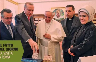  ??  ?? Papa Francesco, 81 anni, con il leader turco Recep Tayyip Erdogan, 63, durante l’incontro avvenuto in Vaticano