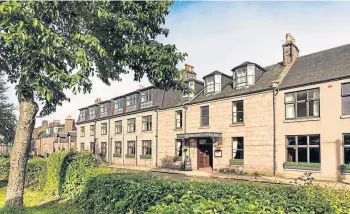  ?? ?? TOP HOSPITALIT­Y: The Balmoral Arms in Ballater, formerly the Deeside Inn.