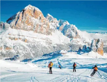  ?? FOTO: DIEGO GASPARI BANDION ?? Beim Skifahren auf den insgesamt 120 Pistenkilo­metern in Cortina d’Ampezzo immer im Blick: die steinerne Pracht der Dolomiten.