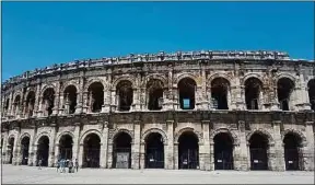  ??  ?? L’amphithéât­re, l’un des vestiges romains de la ville de Nîmes.