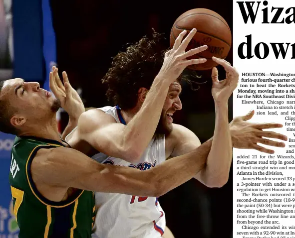  ?? AP ?? UTAHJazz’ Rudy Gobert (left) battles for a loose ball against LA Clippers’ Spencer Hawes during their NBA game in Los Angeles, Monday. The Clippers won, 101-97.