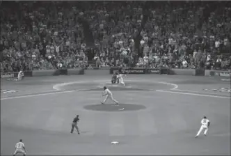  ?? EZRA SHAW, GETTY IMAGES ?? Houston’s Alex Bregman hits the game-winning single in the 10th inning to end Game 5 of the World Series. The Astros won 13-12 and the teams now go back to Dodger Stadium for Game 6 on Tuesday night.