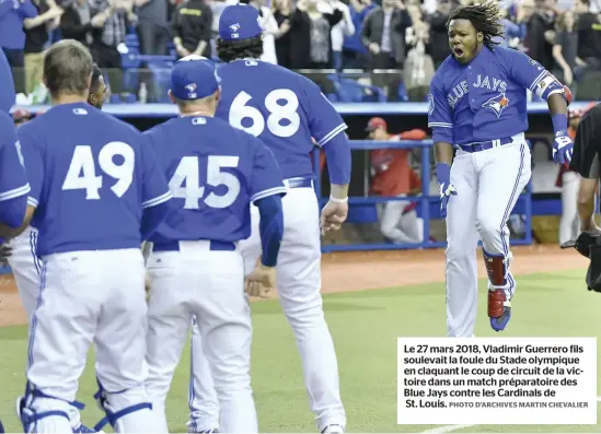  ?? PHOTO D’ARCHIVES MARTIN CHEVALIER ?? Le 27 mars 2018, Vladimir Guerrero fils soulevait la foule du Stade olympique en claquant le coup de circuit de la victoire dans un match préparatoi­re des Blue Jays contre les Cardinals de
St. Louis.