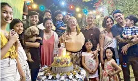  ??  ?? Before the lockdown, the whole family was able to celebrate the 70th birthday of Susan Mendiola on March 9. (From left) Meg and Moira Manalo, Mio Mendiola with Milo (dog), Joee and Mike Manalo, Jon Mendiola carrying baby Jared, Susan and Joe Mendiola, Jasmine Mendiola, Paolo and Pax Bernaldo, Kali Mancenido Mendiola and Roux Mendiola Bernaldo.