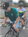  ??  ?? Coach Jamie Turner and Katie Kelly train in the carpark.