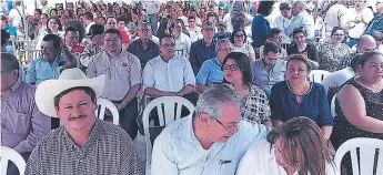  ??  ?? INSTALACIÓ­N. El mercado El Ceibón funciona en el centro de Choloma. A los actos de inauguraci­ón asistieron los vendedores que ya estrenan la moderna edificació­n comercial.