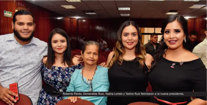  ??  ?? Roberto Pardo, Esmeralda Ruiz, Yadira Loreto y Yadira Ruiz felicitaro­n a la nueva presidenta.