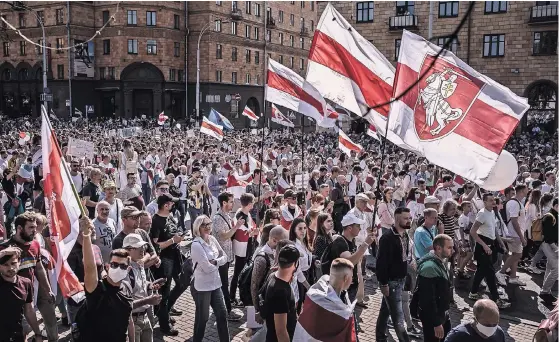  ?? SERGEY PONOMAREV PARA THE NEW YORK TIMES ?? Los manifestan­tes en Minsk, Bielorrusi­a, están en las calles desde agosto, denunciand­o las elecciones presidenci­ales.