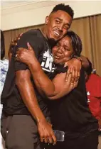  ?? Karen Warren / Houston Chronicle ?? UH cornerback William Jackson III shares the excitement of being drafted with his grandmothe­r, Judy Johnson.