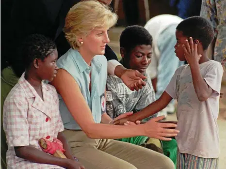  ?? PHOTO: AP ?? Diana, Princess of Wales, talks to young Angolan amputees in January 1997 at the the Neves Bendinha Orthopedic Workshop in the outskirts of Luanda, who had their limbs severed by land mines.