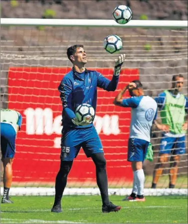  ??  ?? SEGURIDAD. Dani Hernández evitó que el Almería le marcara el pasado sábado.