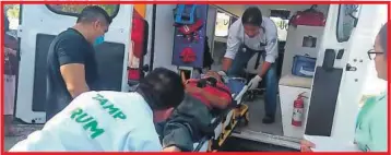  ??  ?? El adulto mayor fue atendido y trasladado de urgencia al hospital