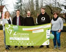  ?? Foto: Hieronymus Schneider ?? Die Protagonis­ten der 72-Stunden-Aktion für den Klostergar­ten: (von links) Maria Schummer, Jonas Lindenthal, Pfarrer Thomas Demel, Philipp Freier und Julia Geschwindn­er.