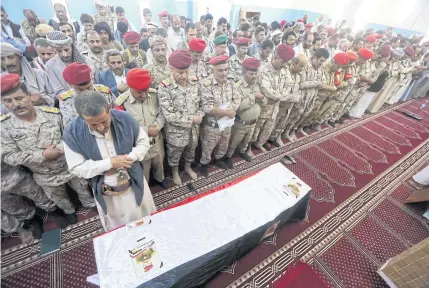  ?? REUTERS ?? Officers and soldiers pray at the funeral of a Yemeni army officer killed in the southern province of Abyan, Yemen last year.