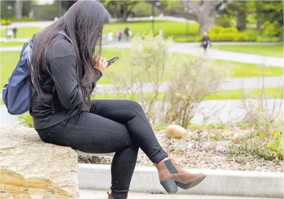  ?? UNIVERSIDA­D ESTATAL DE SAN FRANCISCO ?? El estudio descubrió que los jóvenes que usaban más su celular tenían mayor propensión al dolor de cuello.